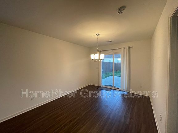 5th image of 945 Hawthorn Ln