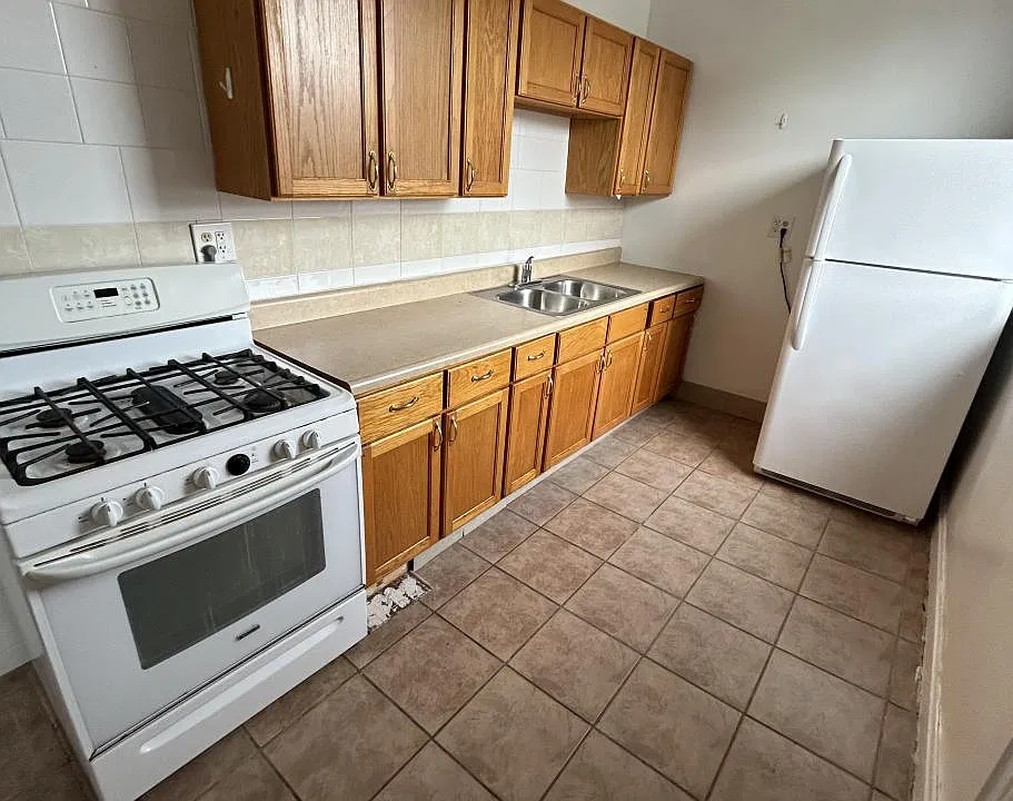 1670 W Pratt Blvd #2