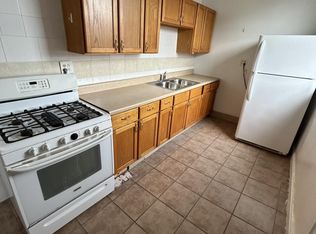 1670 W Pratt Blvd #2, Chicago, IL 60626