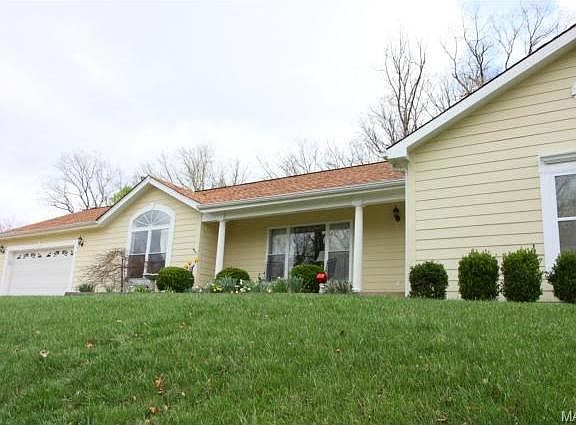 2nd image of 210 S Lake Dr
