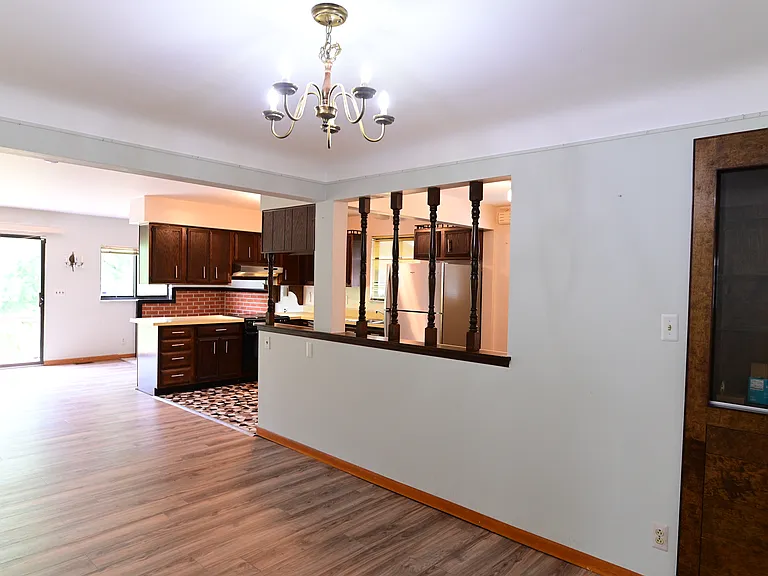954 La Salle Ave — Photo 6