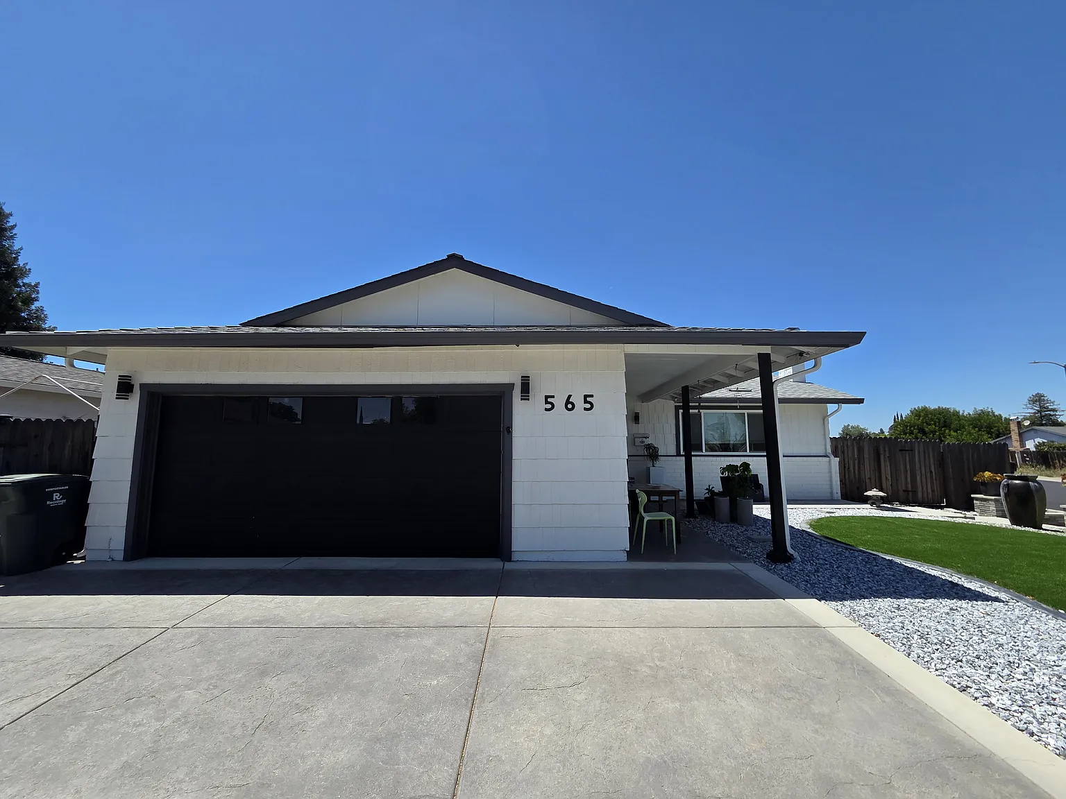 4 bed, 1619 sqft, $3,300 — Photo 2