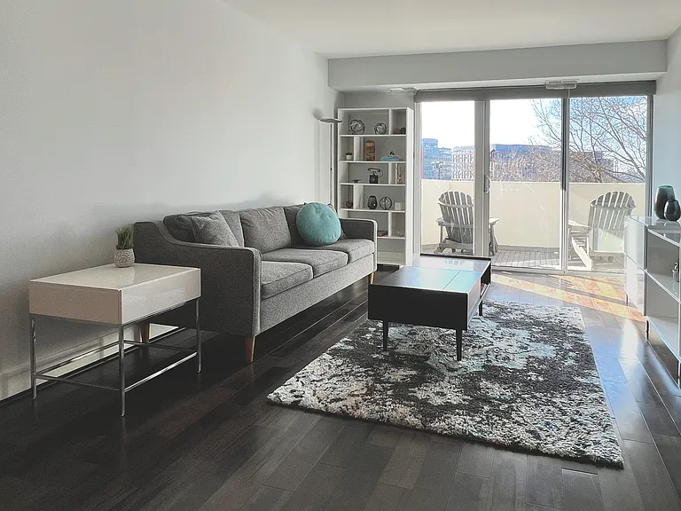 700 7th St SW #612 — Photo 3