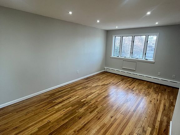 5th image of 20-33 38th St #3