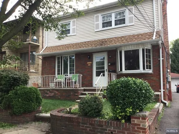 526 Edison St, Ridgefield, NJ 07657