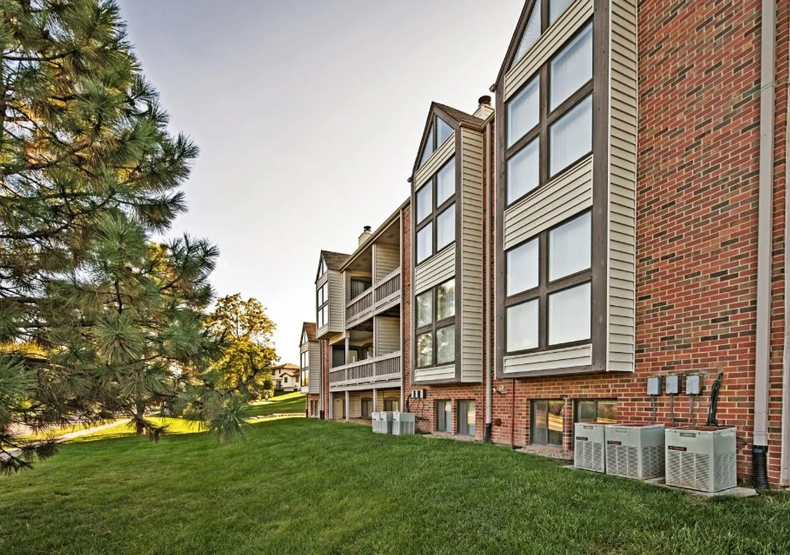 Ellis Pointe — Photo 4