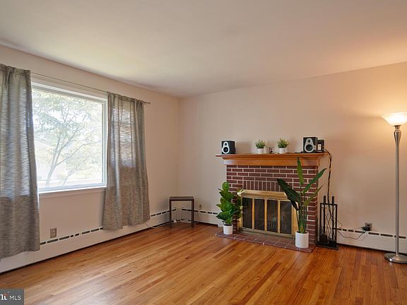 4th image of 1415 S Olden Ave
