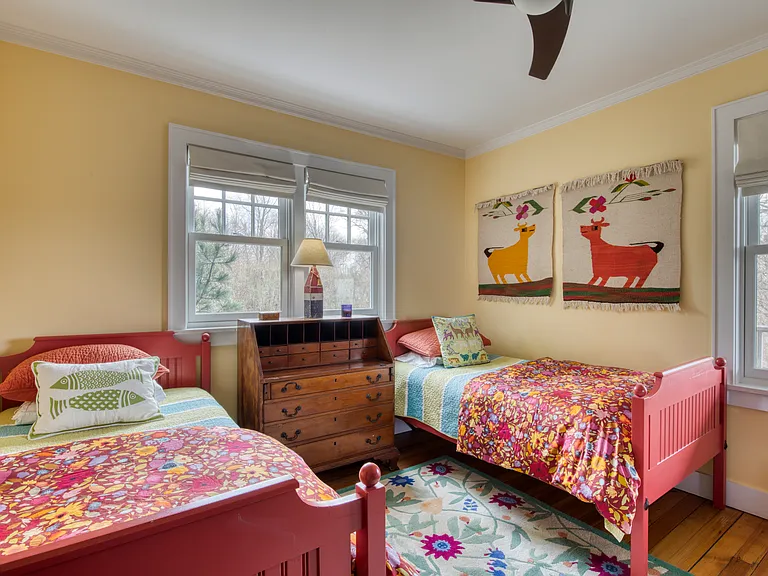 2100 Youngs Rd — Photo 17