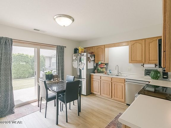 5th image of 3867 Yale Ave