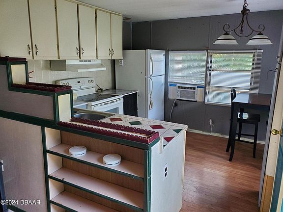 5th image of 582 Cameo Dr