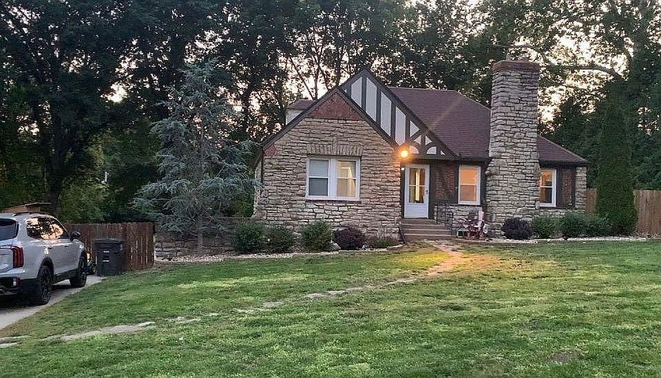 1st image of 1812 S Lake Dr