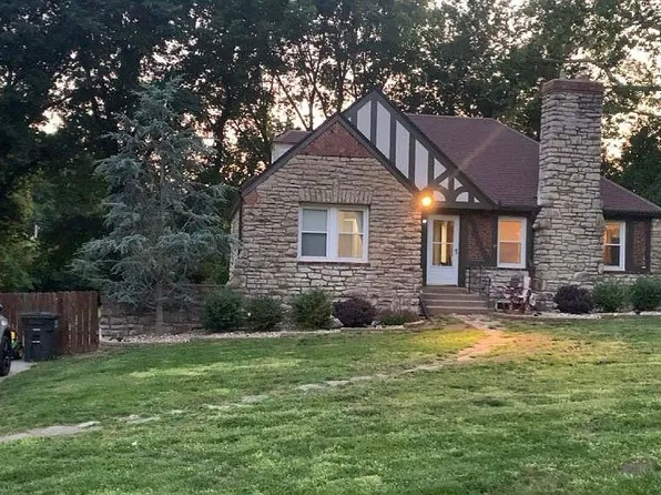 1812 S Lake Dr, Independence, MO 64055