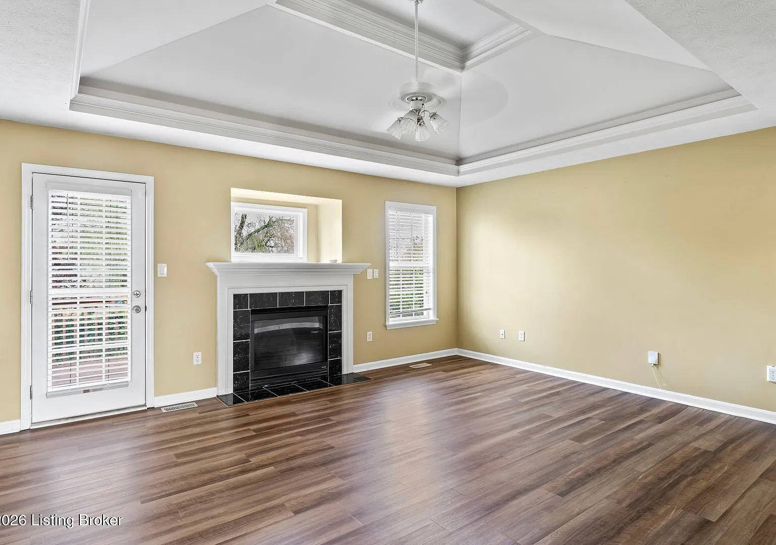 4 bed, 3.0 bath, 2306 sqft, $2,600 — Photo 4