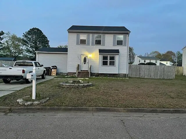 4 bed, 1.5 bath, 1592 sqft, $2,500 — Photo 1
