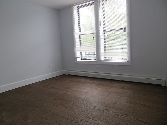 3rd image of 148 Tompkins Ave