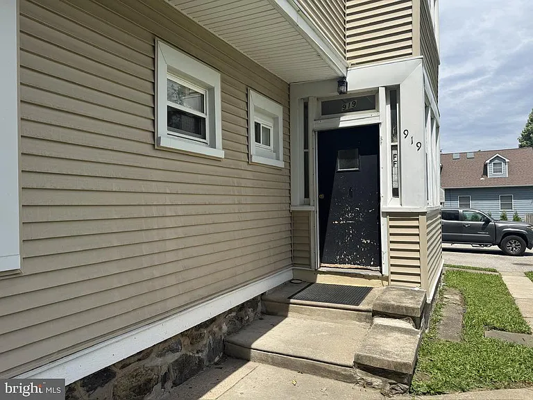 919 12th Ave #3B — Photo 2