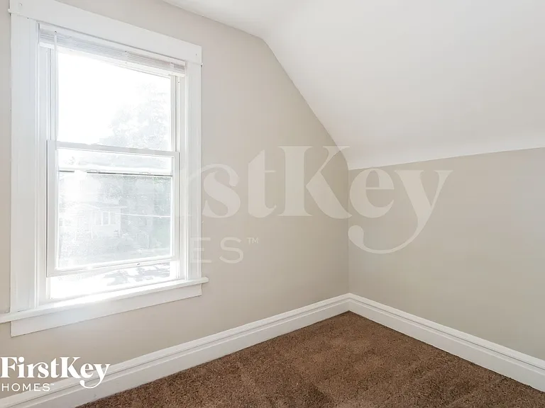 728 Watson St — Photo 10