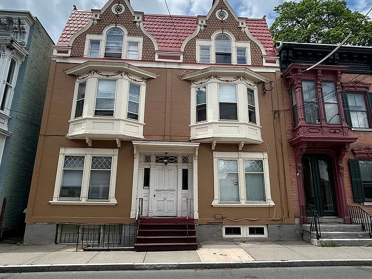21 N Ferry St — Photo 35