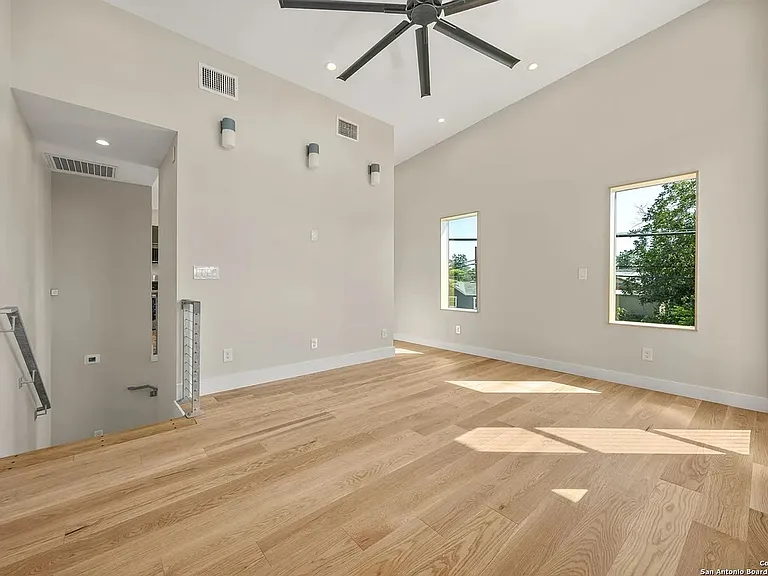 1107 S Cherry St — Photo 22