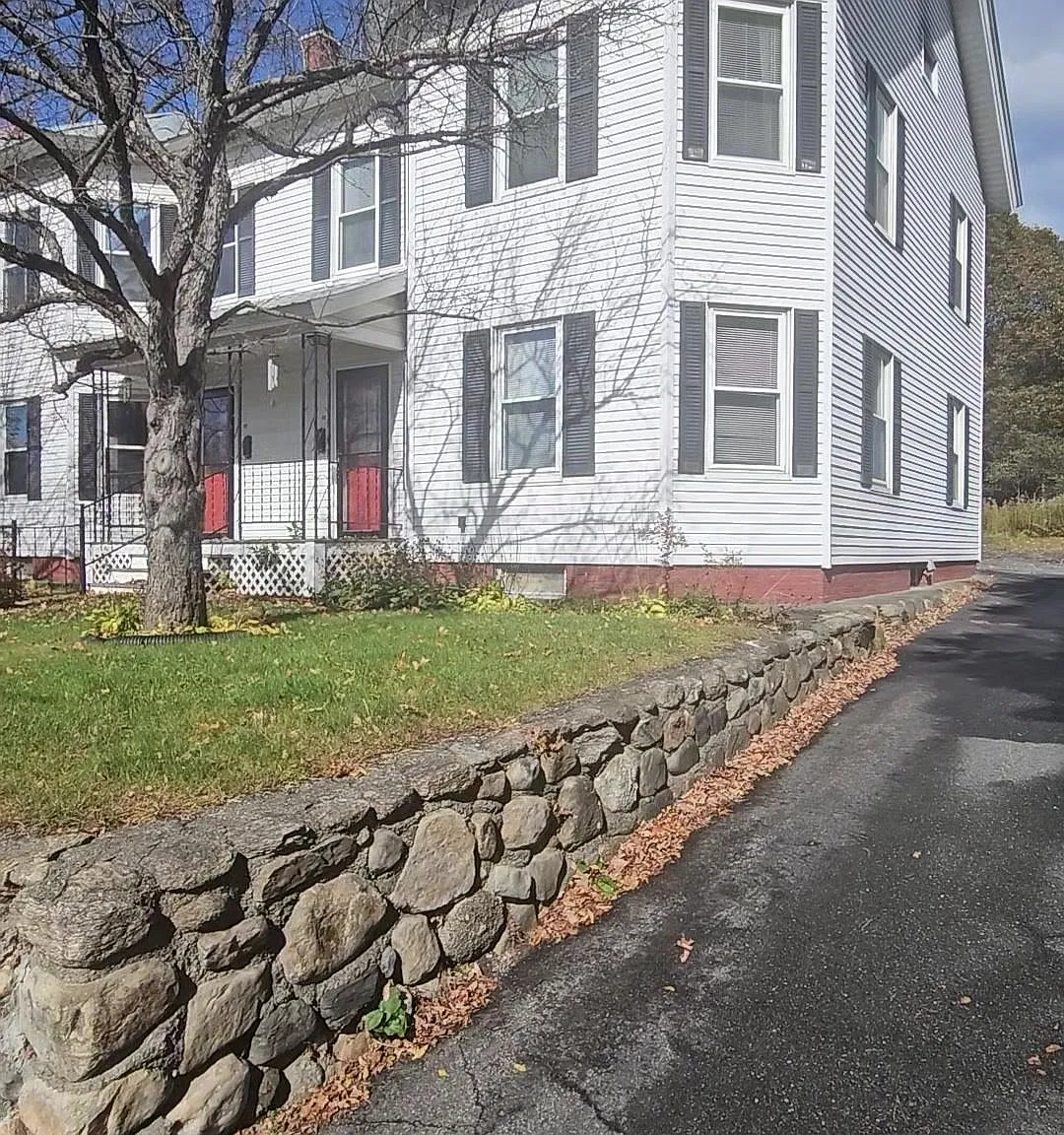 3 bed, 1.0 bath, 1400 sqft, $2,873 — Photo 1