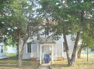 323 W George St, Sinton, TX 78387