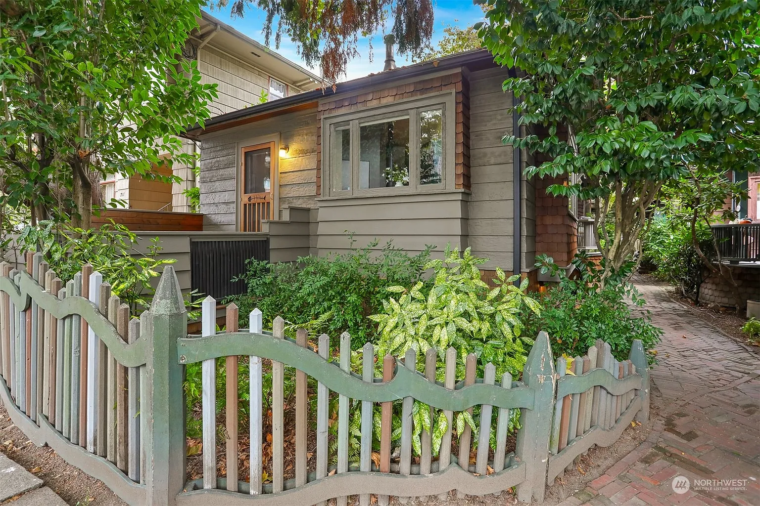 713 A Summit Avenue E #713A photo 1