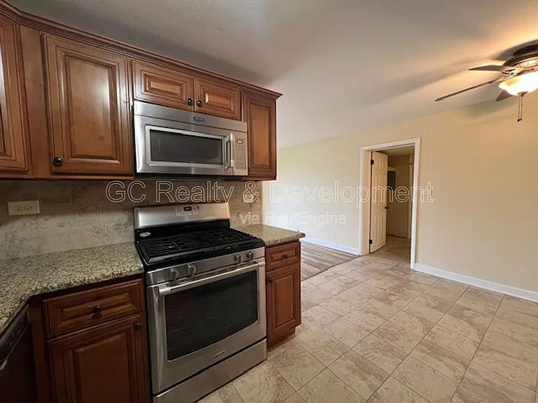 37 Tonset Ct — Photo 8