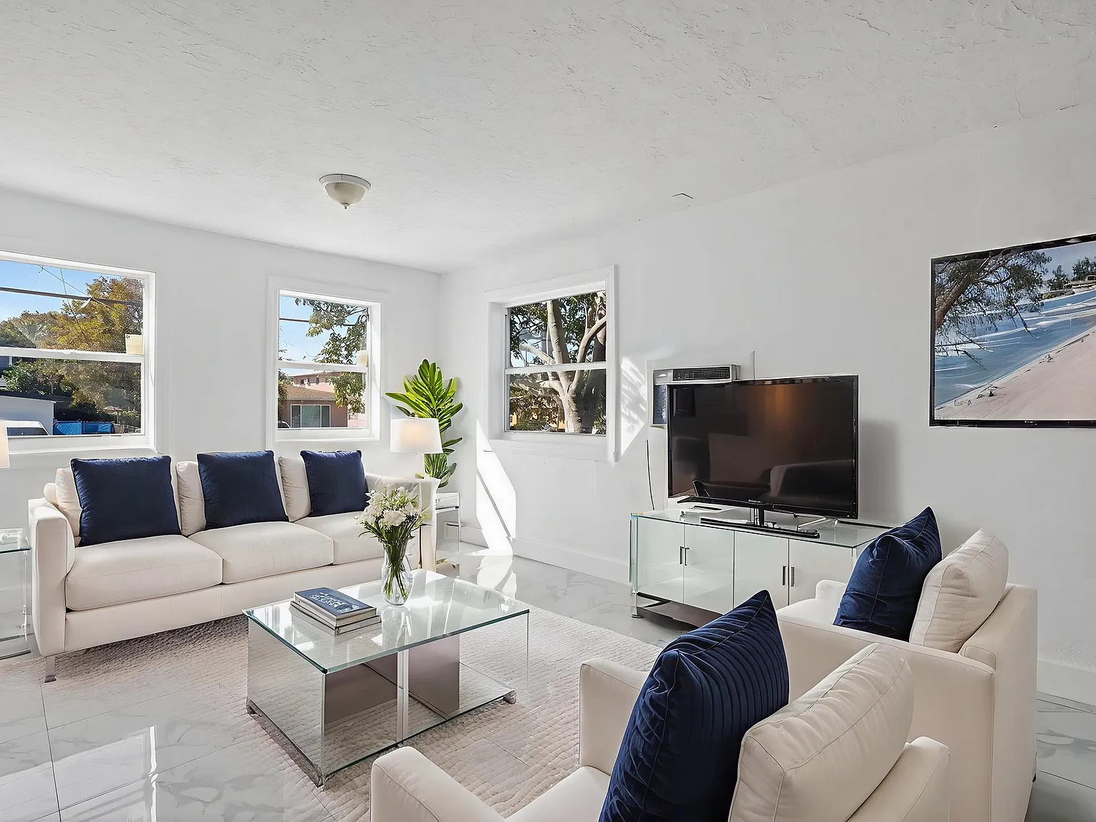 2 bed, 700 sqft, $1,900 — Photo 4