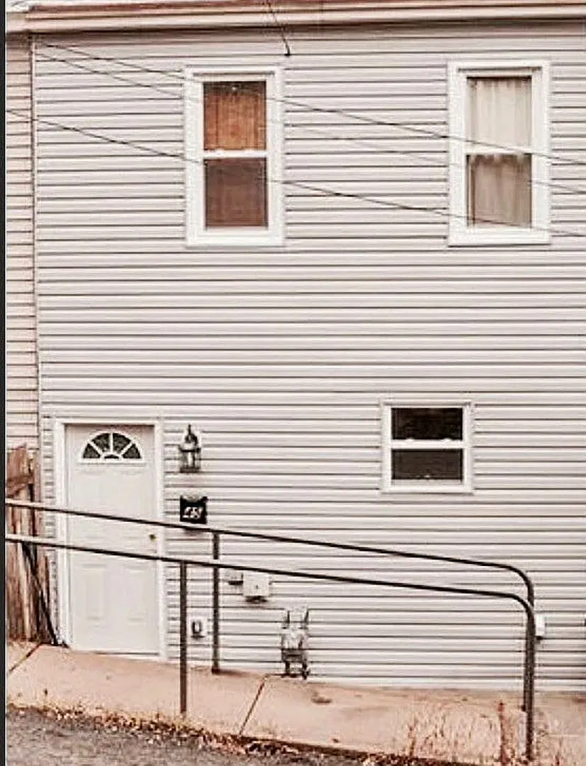 Building Photo - 45 Sterling St