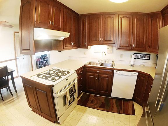 2nd image of 1811 S Sierra Way
