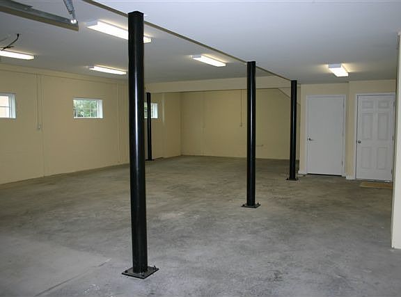 4+ Car Garage