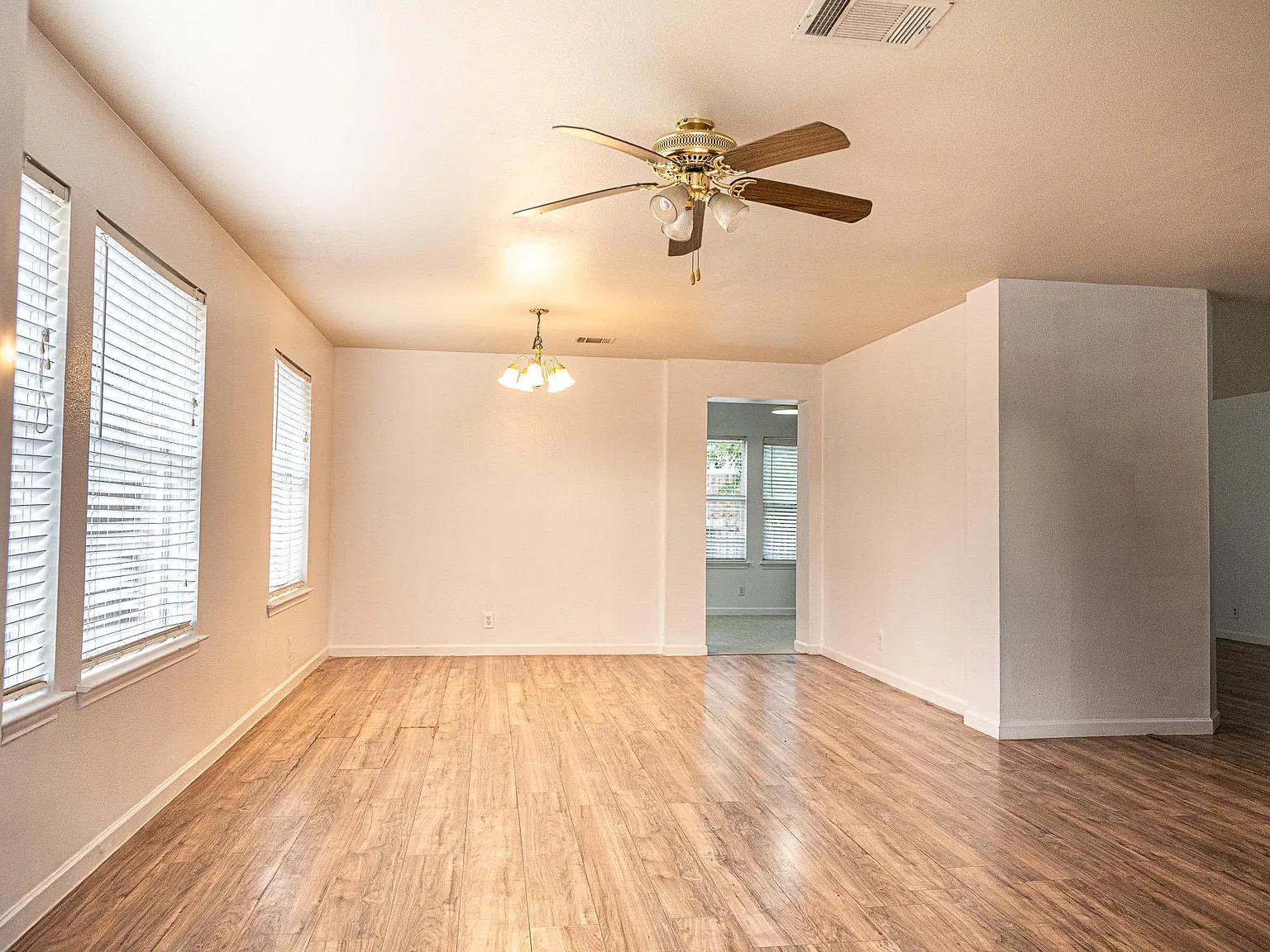 3 bed, 2.5 bath, 1758 sqft, $1,850 — Photo 3