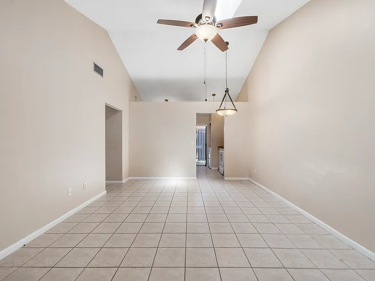 314 Douglas Way #314 — Photo 3