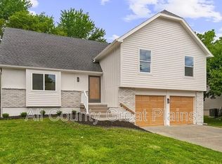 1917 E Stratford Rd, Olathe, KS 66062