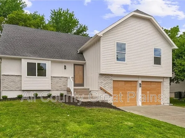 1917 E Stratford Rd, Olathe, KS 66062