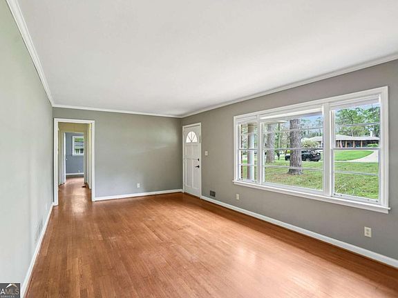3rd image of 1601 Moncrief Cir