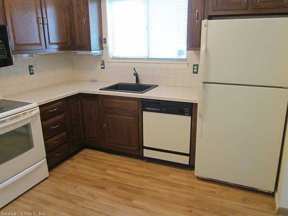 4th image of 40 Pineview Dr