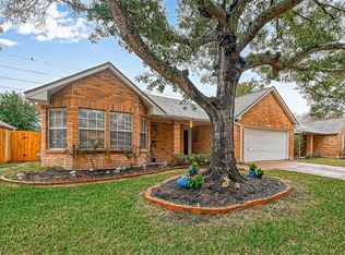 2830 S Peach Hollow Cir, Pearland, TX 77584