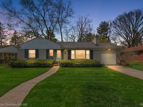 28077 Sunset Blvd W, Lathrup Village, MI 48076