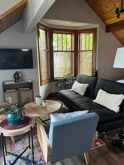 Studio, 675 sqft, $2,200 — Photo 4
