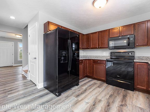 4th image of 455 Pin Oak Dr