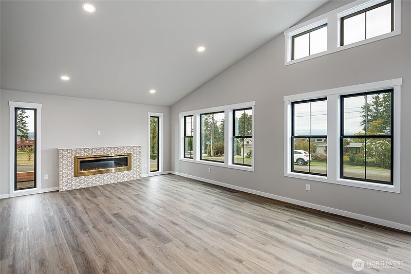 3rd image of 1890 Cascade View Drive