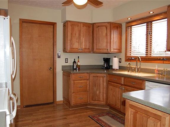 4th image of 802 McBurney Dr
