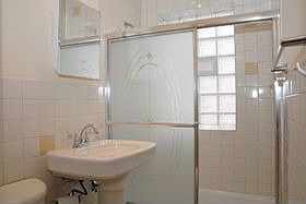 3rd image of 840 W Ainslie St APT C3