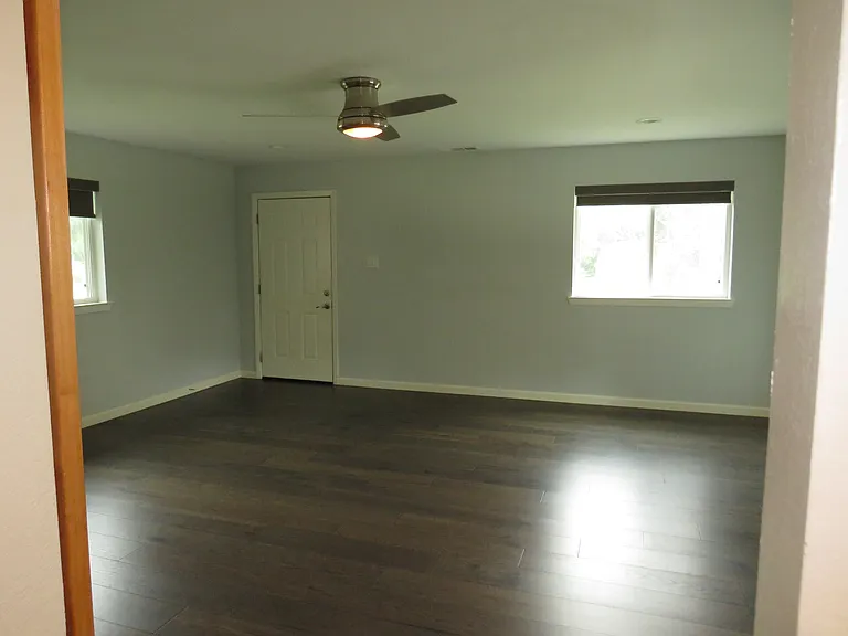 1026 Thomas St — Photo 26