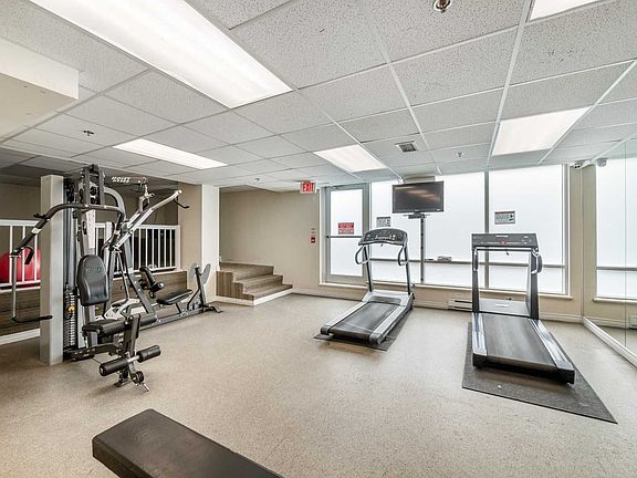 4th image of 225 Wellesley St E #509