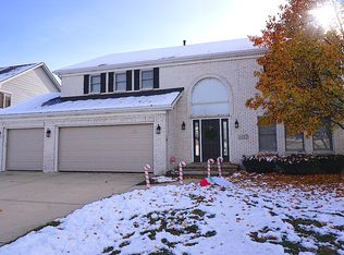 2112 Wicklow Rd, Naperville, IL 60564