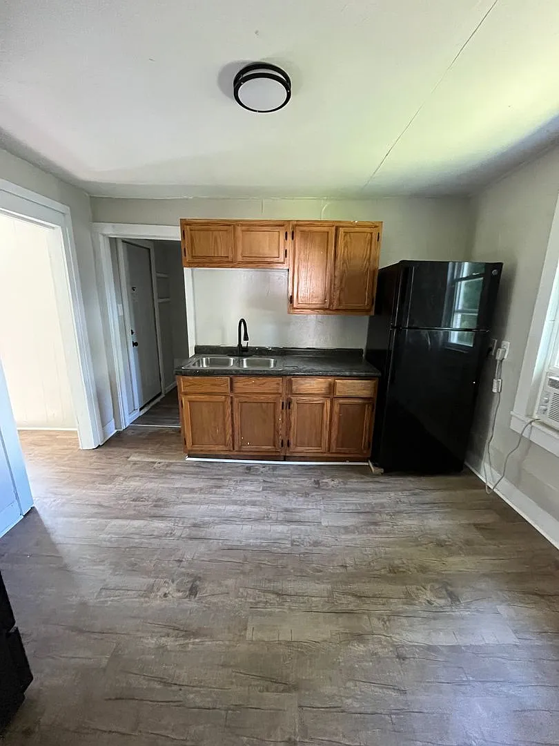 Available now! 2 Bed / 1 Bath Home in Nevada, MO — Photo 4