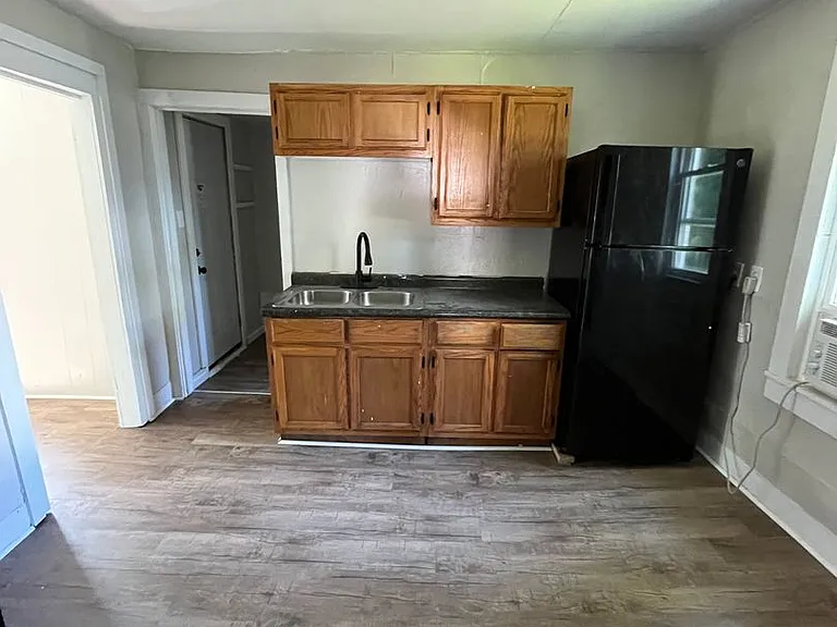 1013 N Clay St — Photo 4