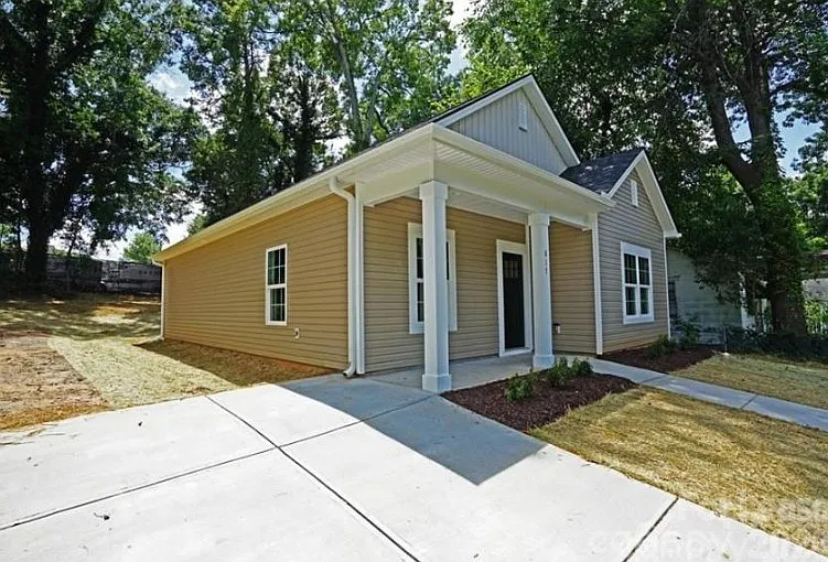 Building Photo - 817 W Davidson Ave